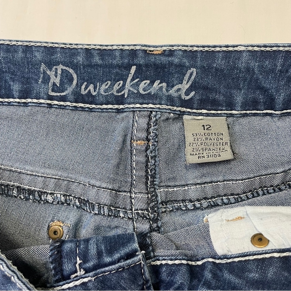 ND Weekend Women's Medium Wash Boho Embellished Embroidered Capri Jeans Size 12 - Picture 2 of 7